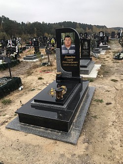 Памятник з кольровими фото