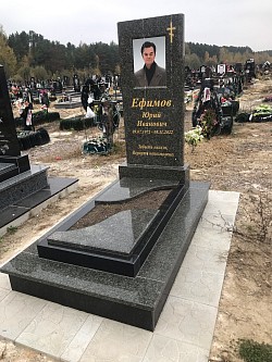 Памятник из зеленого граніту