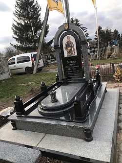 Пам’ятник загиблому Герою