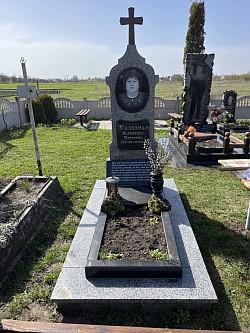 Памятник с крестом