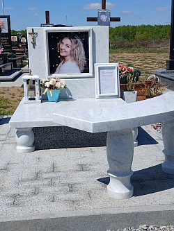 Памятник из мрамора заказать на корбутовском кладбище